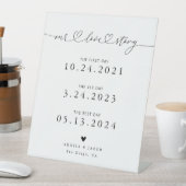 Ons liefdesverhaal Hearts White Wedding Timeline Reclamebord Met Voetstuk (Insitu)
