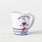 Ons strand thuis, vuurtoren latte mok (Rechterhoek)