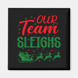 Ons Team Sleddert Grappige Kerstmis Werk Team Vaka Magneet