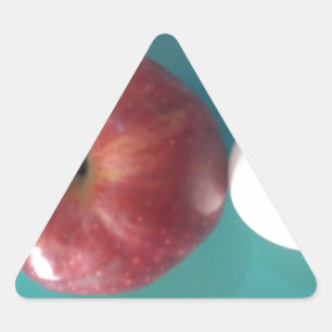 Ontbijtvrienden: Twee eieren $ Een Apple Stilleven Driehoek Sticker