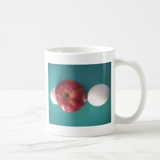 Ontbijtvrienden: Twee eieren $ Een Apple Stilleven Koffiemok (Rechts)