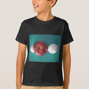 Ontbijtvrienden: Twee eieren $ Een Apple Stilleven T-shirt
