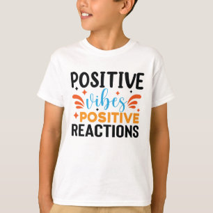Ontdek de kunst van de positieve vibes typografie t-shirt