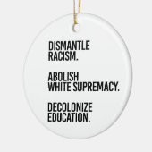 Ontmantelen en dekoloniseren keramisch ornament (Links)