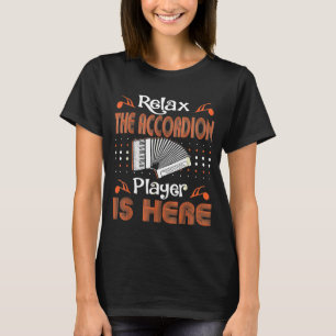 Ontspan de Accordion Player is hier muziekinstrume T-shirt