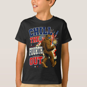 Ontspan de vierde uit grappige bigfoot kamperen t-shirt