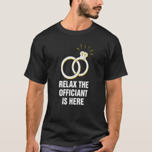 Ontspan je dat de ambtenaar hier is voor de eerste t-shirt