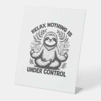 Ontspan niets is onder controle Funny Cute Luiaard Reclamebord Met Voetstuk