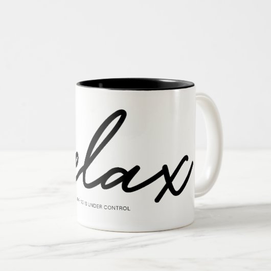 Ontspan niets onder controle Two-Tone koffiemok is Tweekleurige Koffiemok (Voorkant rechts)