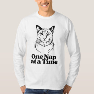 Ontspannen kat één dutje per keer slaperig t-shirt