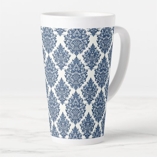 ontwerp met blauwe damast latte mok (Rechterhoek)