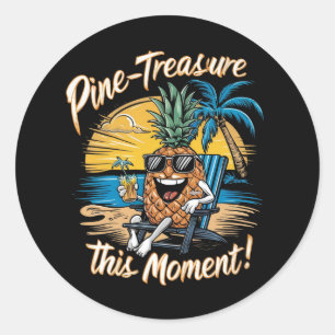 Ontwerp met een ananas in een strand ronde sticker