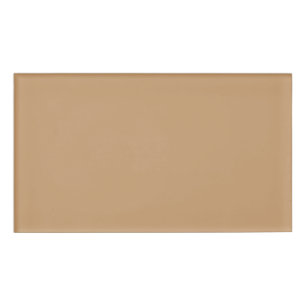 Ontwerp met een bruine achtergrond en witte rand naambadge