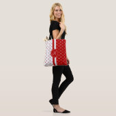 Ontwerp rode en witte poka stip tote bag (Op model)