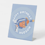 Ontwerp van een pistool met schuimdart reclamebord met voetstuk (Voorkant)