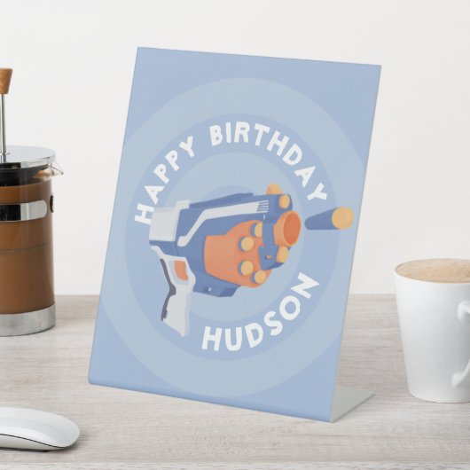 Ontwerp van een pistool met schuimdart reclamebord met voetstuk (Insitu)