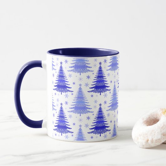 Ontwerp van het kerstboomblauw Periwinkle-patroon Mok (Met donut)