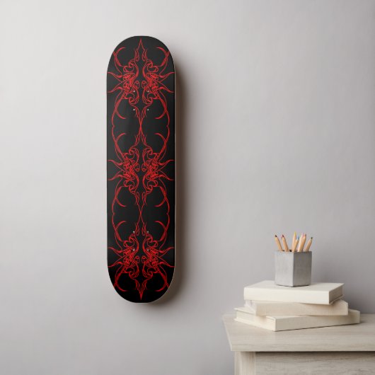Ontwerp van stammaskers - zwart en rood op zwart skateboard (Muurkunst)
