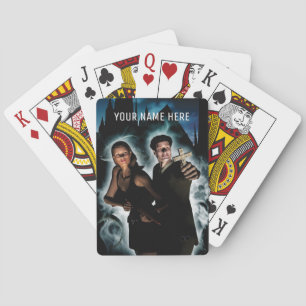 Onverschrokken jong stel pokerkaarten