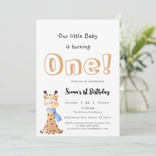 Onze Baby wordt een Schattigee Giraffe 1e verjaard Kaart (Staand voorkant)