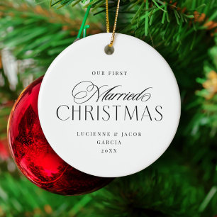 Onze eerste getrouwde kerst klassevolle typografie keramisch ornament