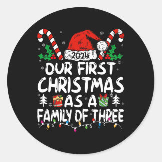 Onze eerste kerst als een gezin van drie 2024 nieu ronde sticker