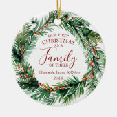 Onze eerste kerst als een gezin van drie kransen keramisch ornament (Voorkant)