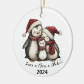 Onze eerste kerst als familie van drie pinguïns keramisch ornament (Links)