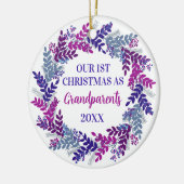 Onze eerste kerst als grootouders Paarse Wreate Keramisch Ornament (Links)