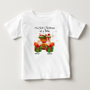 Onze eerste kerst als tweeling baby t-shirt