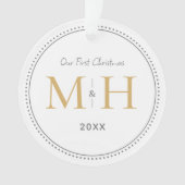 Onze eerste kerst Passen getrouwd Monogram Wit Ornament (voorkant)