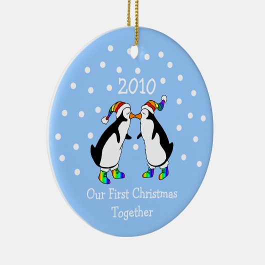 Onze eerste kerst samen 2010 (GLBT-pinguïns) Keramisch Ornament (Rechts)