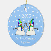 Onze eerste kerst samen 2010 (GLBT Snowmen) Keramisch Ornament (Links)
