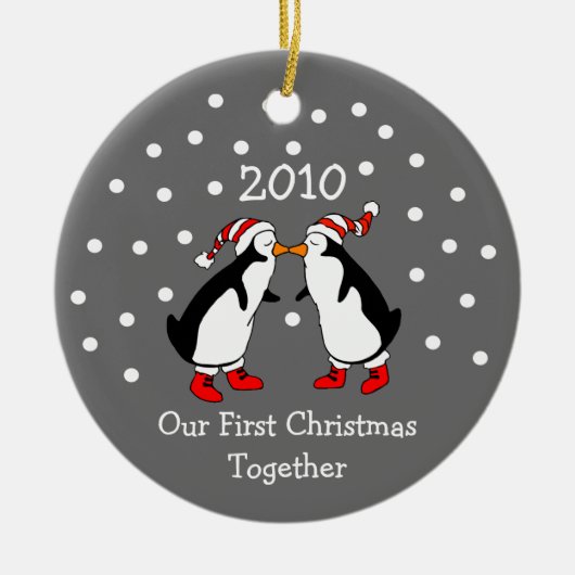 Onze eerste kerst samen 2010 (pinguïns) keramisch ornament (Voorkant)