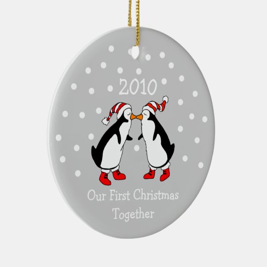 Onze eerste kerst samen 2010 (pinguïns) keramisch ornament (Rechts)