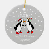 Onze eerste kerst samen 2010 (pinguïns) keramisch ornament (Voorkant)