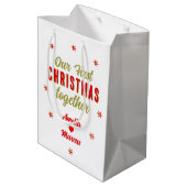 Onze eerste kerst samen met sneeuwvlokken medium cadeauzakje (Achterkant Gekanteld)