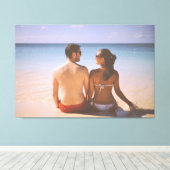 Onze Eerste Kerst Verliefd 2024 Trouw Ornament Canvas Afdruk (Insitu (Houten vloer))