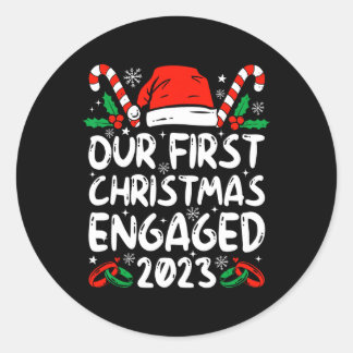 Onze eerste kerst verloofd 2023 koppels familie XM Ronde Sticker