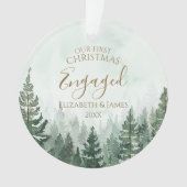 Onze Eerste Kerst Verloving Foto Dennenboom Bos Ornament (voorkant)