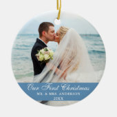 Onze eerste kerstblauwe bruiloft foto keramisch ornament (Voorkant)