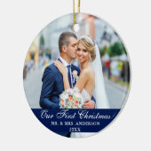 Onze eerste kerstbruiloft foto Blauw Keramisch Ornament (Links)