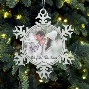 Onze eerste kerstfeestfoto tin sneeuwvlok ornament