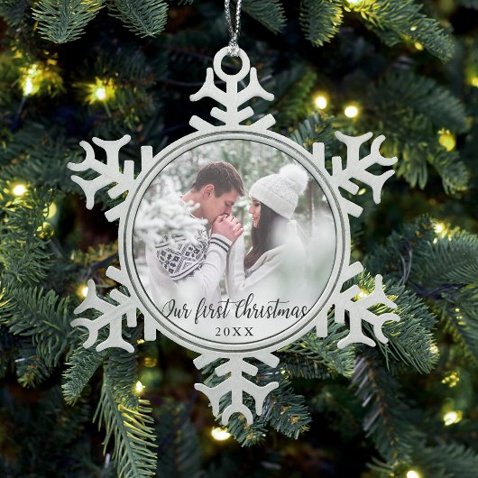 Onze eerste kerstfeestfoto tin sneeuwvlok ornament