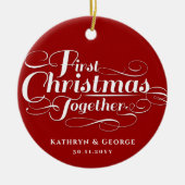 Onze eerste kerstfoto in het witte script keramisch ornament (Voorkant)