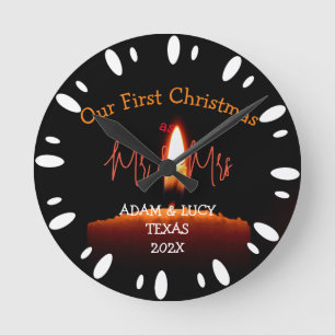 Onze eerste kerstman Mr. en Mrs. Newlywed Candle Ronde Klok