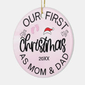Onze Eerste Kerstmis als Mam en Pap Baby Meisje Keramisch Ornament (Links)