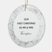 Onze eerste Kerstmis als meneer en mevrouw Marble Keramisch Ornament (Links)