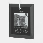 Onze eerste Kerstmis als Mr en Mrs Wedding Couple Glas Ornament (Voorkant links)