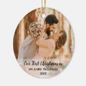 Onze eerste Kerstmis als Mr en Mrs Wedding foto's Keramisch Ornament (Links)